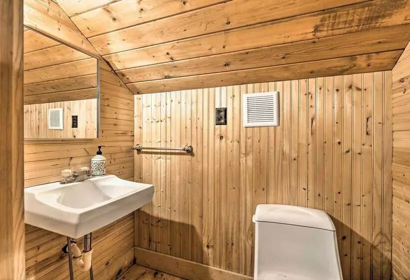 Game Room, Fire Pit & Deck: Spacious Poconos Home!
