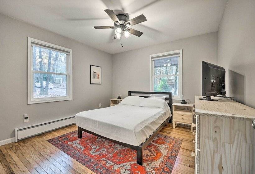 Game Room, Fire Pit & Deck: Spacious Poconos Home!