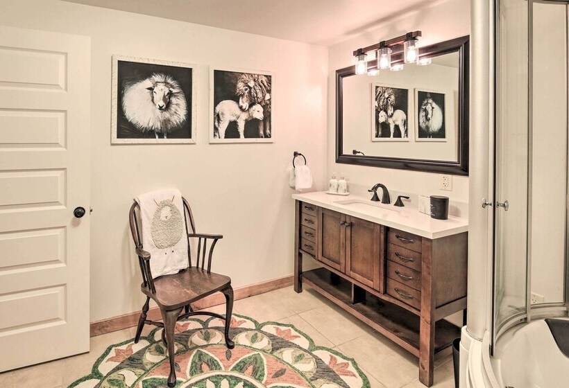 Spacious Mouth Of Wilson Cabin Near New River