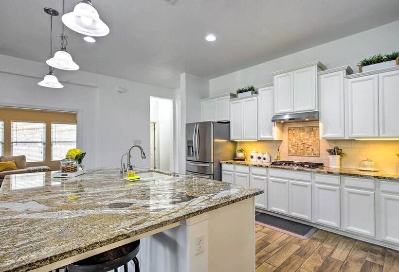 Suburban San Antonio Home: Patio & Pool Access!