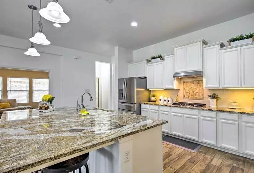 Suburban San Antonio Home: Patio & Pool Access!