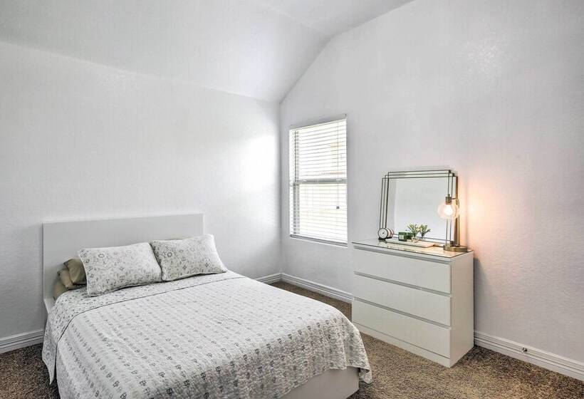 Suburban San Antonio Home: Patio & Pool Access!