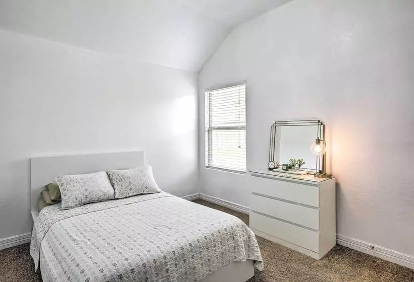 Suburban San Antonio Home: Patio & Pool Access!