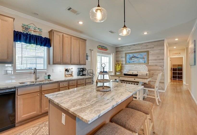 Resort Home ~ 1 Mi To Myrtle Beach Access!