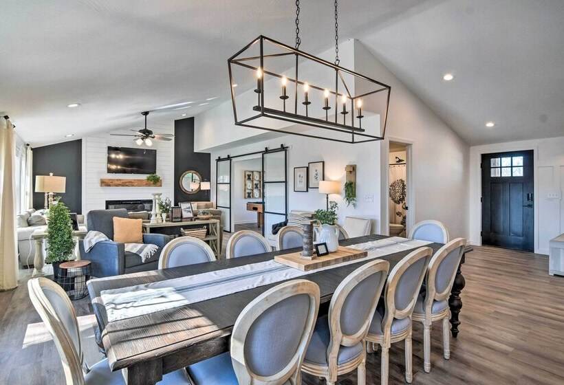 The Retreat On Reno  Home W/ Hot Tub + Deck!