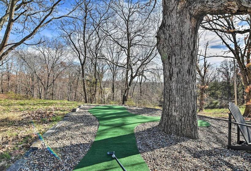 The Retreat On Reno  Home W/ Hot Tub + Deck!