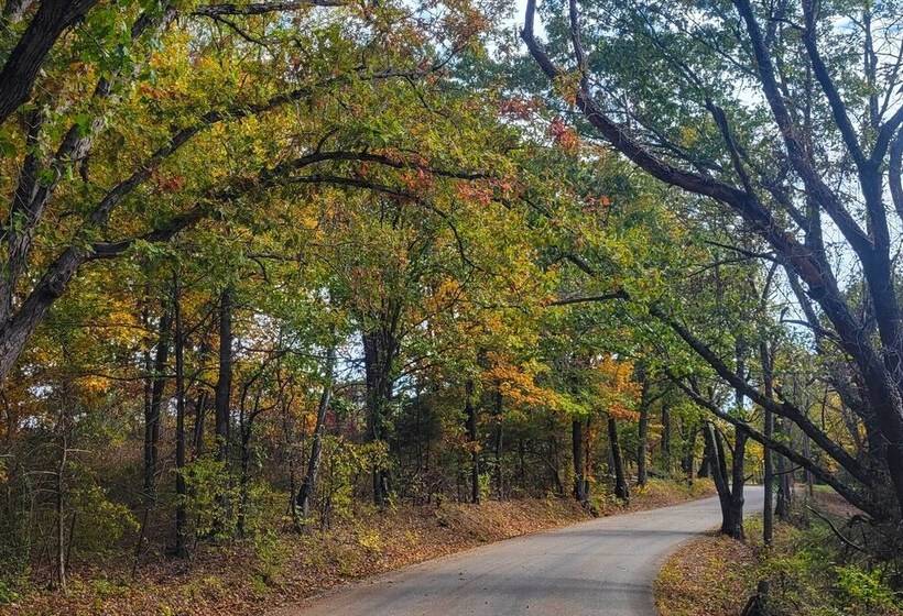 The Retreat On Reno  Home W/ Hot Tub + Deck!