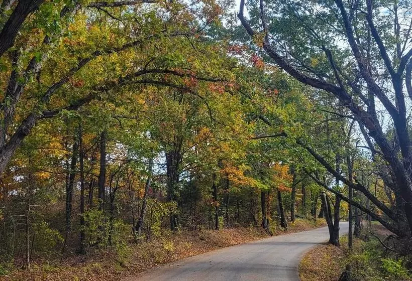 The Retreat On Reno  Home W/ Hot Tub + Deck!