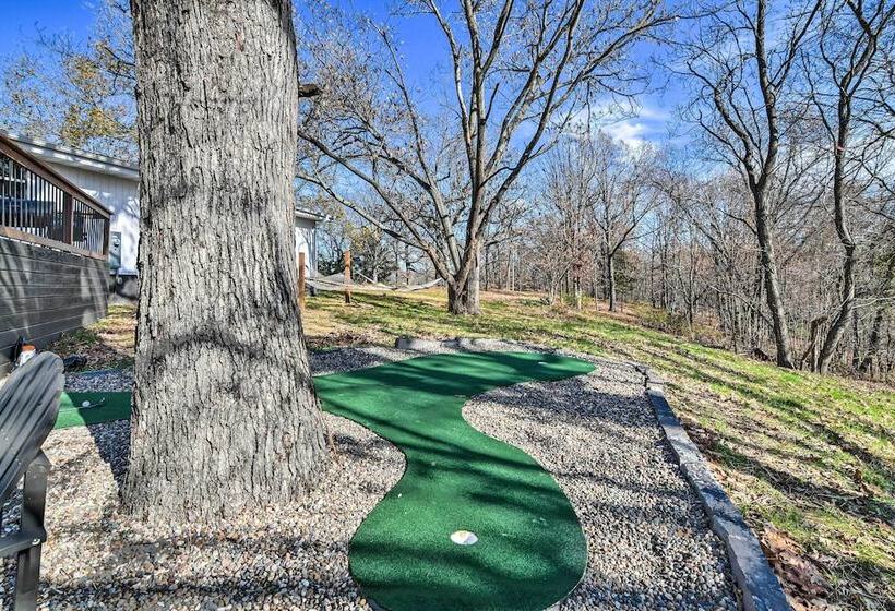 The Retreat On Reno  Home W/ Hot Tub + Deck!