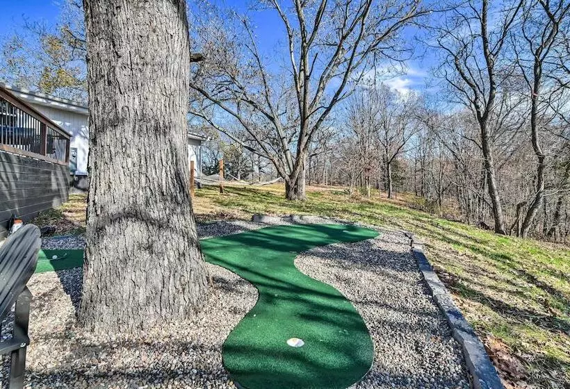 The Retreat On Reno  Home W/ Hot Tub + Deck!