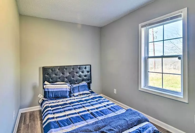 Walkable Hopkinsville Home W/ Yard!