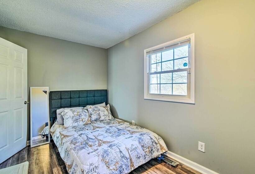 Walkable Hopkinsville Home W/ Yard!