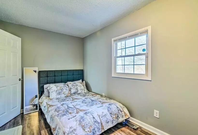 Walkable Hopkinsville Home W/ Yard!