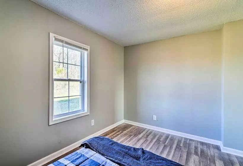 Walkable Hopkinsville Home W/ Yard!