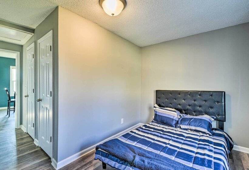 Walkable Hopkinsville Home W/ Yard!