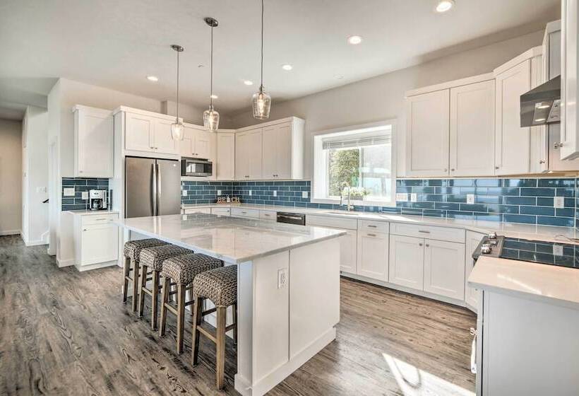 Waterfront Scotland Beach Retreat W/ Private Beach