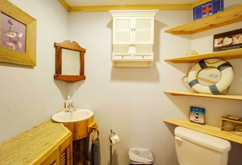 Unique West Jefferson Home W/ Fire Pit & Grill!