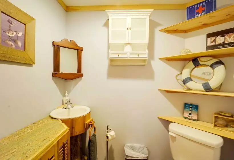 Unique West Jefferson Home W/ Fire Pit & Grill!