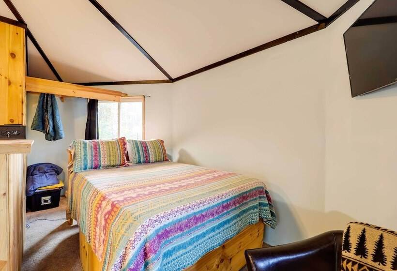 Unique West Jefferson Home W/ Fire Pit & Grill!