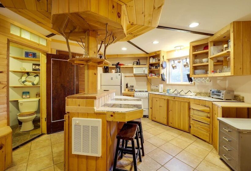 Unique West Jefferson Home W/ Fire Pit & Grill!