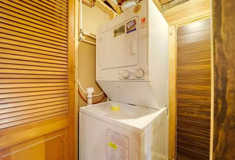 Unique West Jefferson Home W/ Fire Pit & Grill!