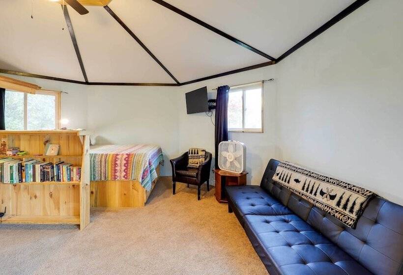 Unique West Jefferson Home W/ Fire Pit & Grill!