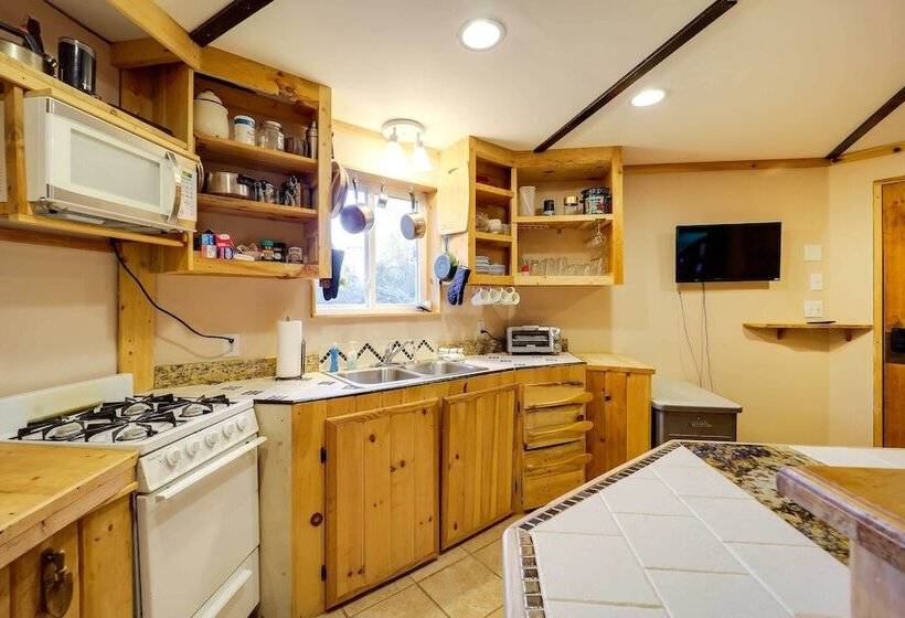 Unique West Jefferson Home W/ Fire Pit & Grill!