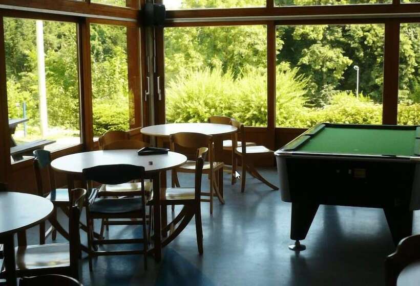 فندق صغير Auberge De Jeunesse Hi Annecy