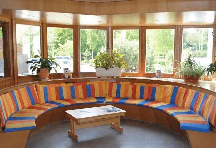 فندق صغير Auberge De Jeunesse Hi Annecy