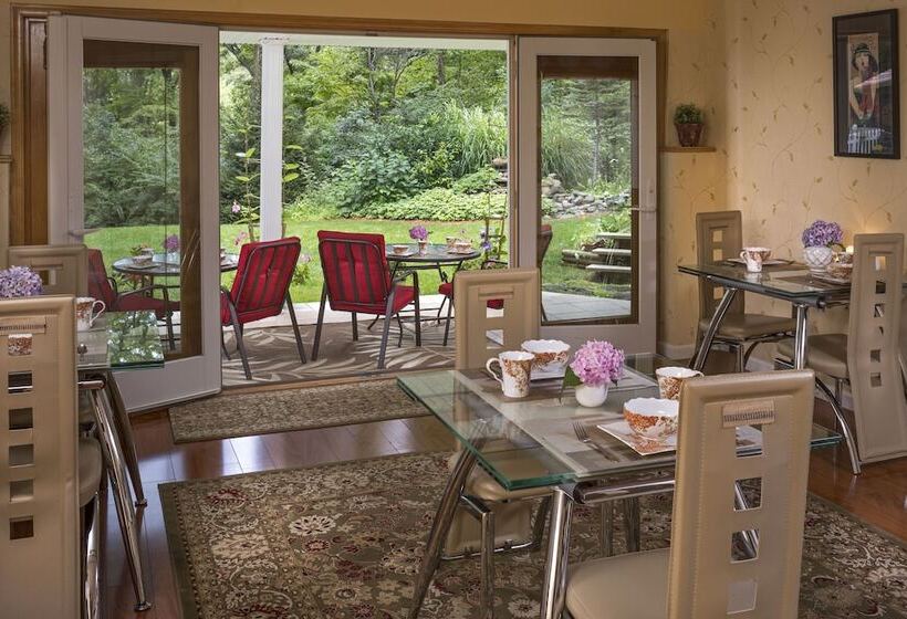 Cherry Valley Manor Luxury Bed And Breakfast