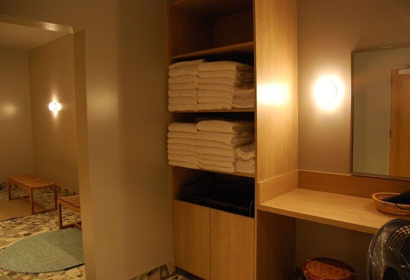 Cedartree Hotel Portland Hillsboro