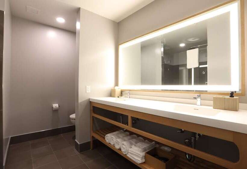 Cedartree Hotel Portland Hillsboro