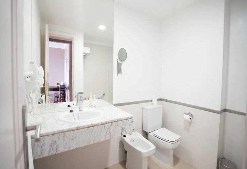 Coral La Quinta Park Suites