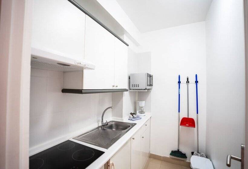 Coral La Quinta Park Suites