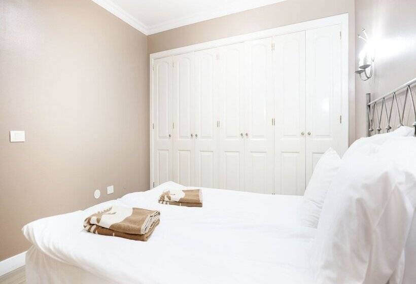 Coral La Quinta Park Suites