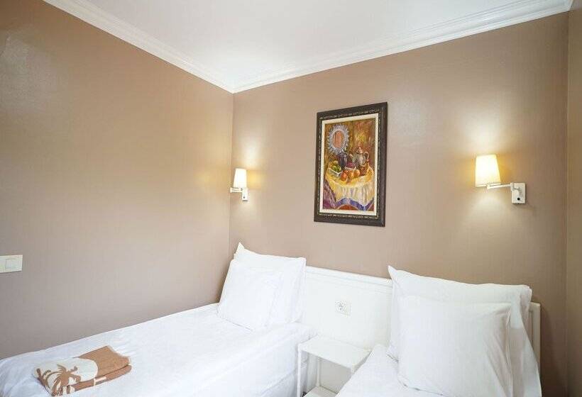 Coral La Quinta Park Suites