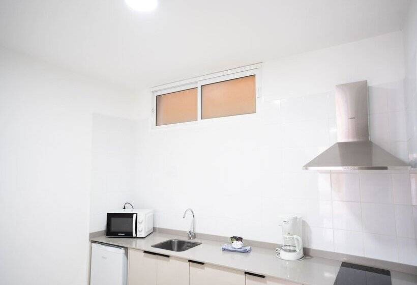 Coral La Quinta Park Suites