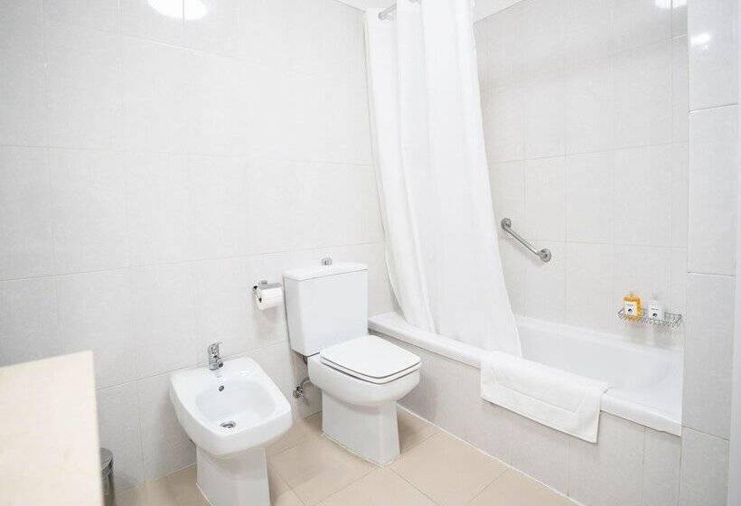 Coral La Quinta Park Suites