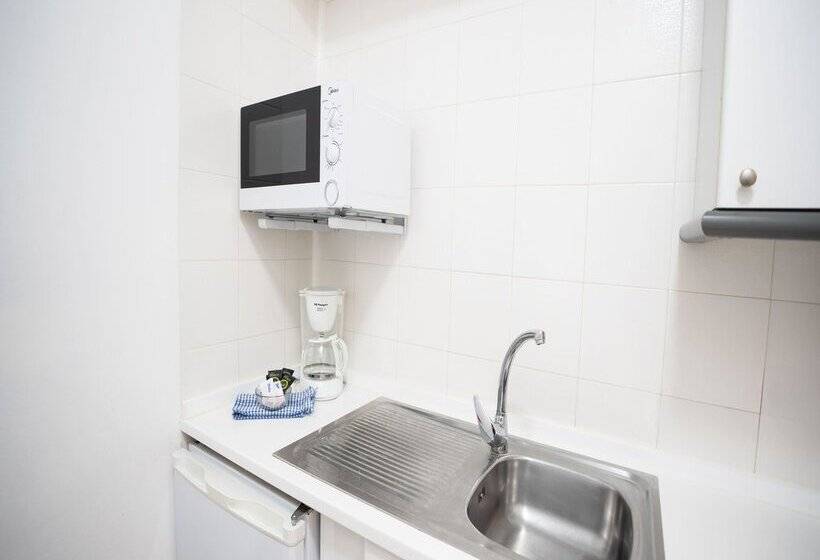 Coral La Quinta Park Suites