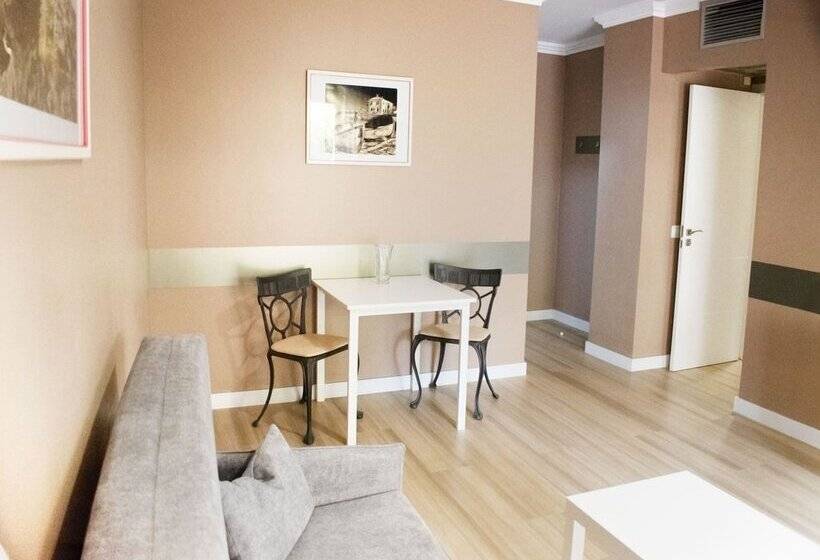 Coral La Quinta Park Suites