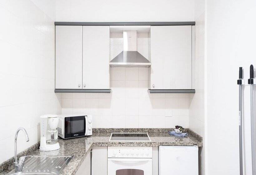 Coral La Quinta Park Suites