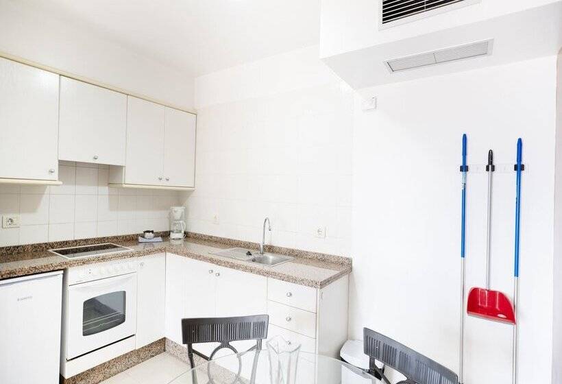 Coral La Quinta Park Suites