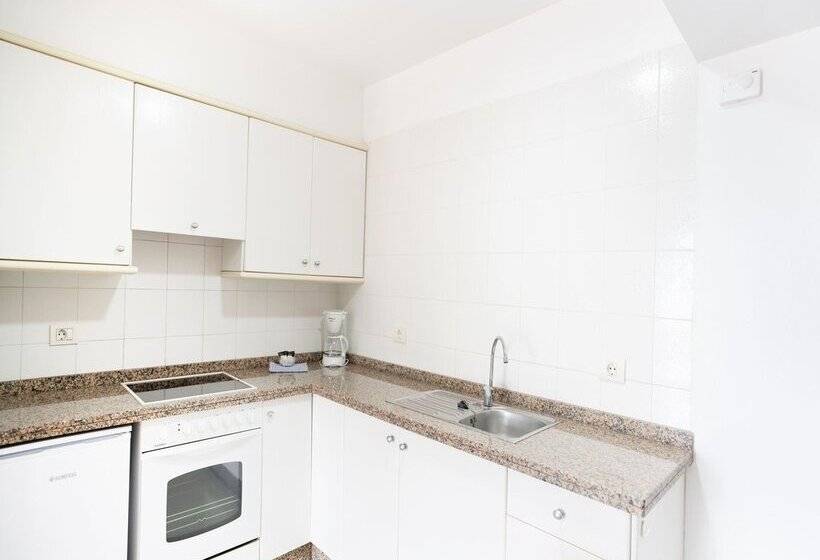 Coral La Quinta Park Suites