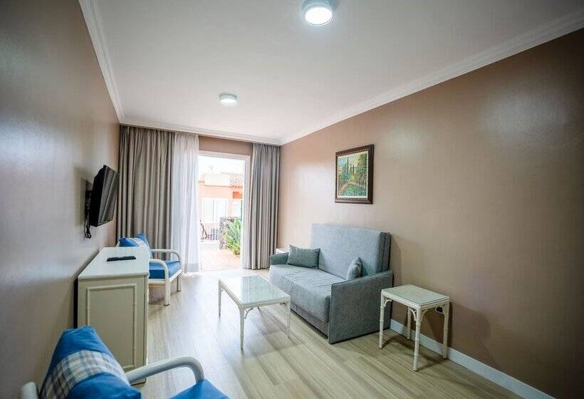 Coral La Quinta Park Suites