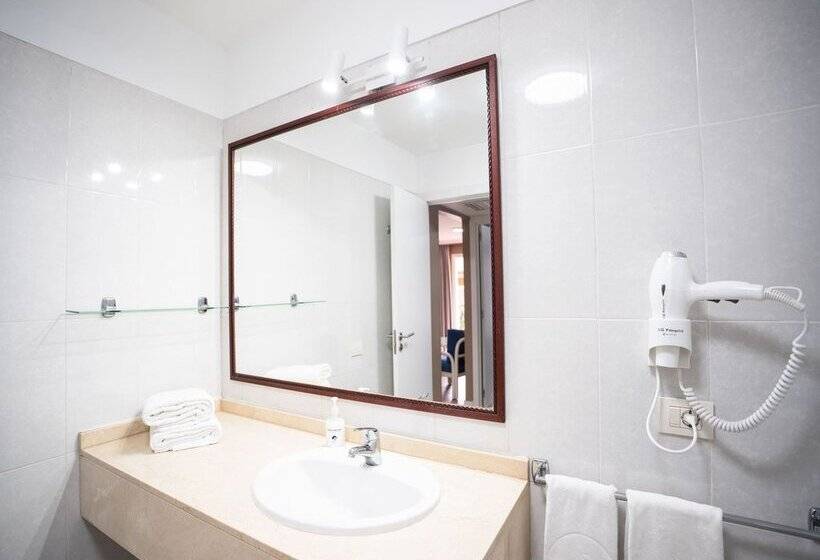 Coral La Quinta Park Suites