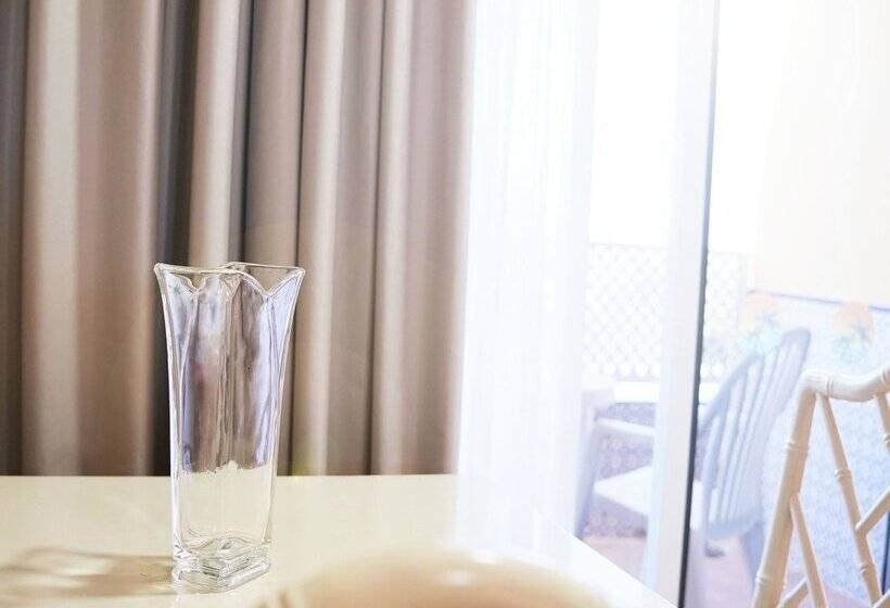 Coral La Quinta Park Suites