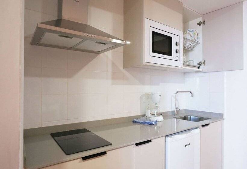 Coral La Quinta Park Suites