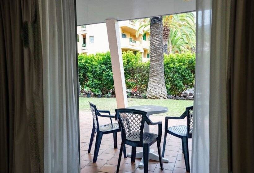 Coral La Quinta Park Suites