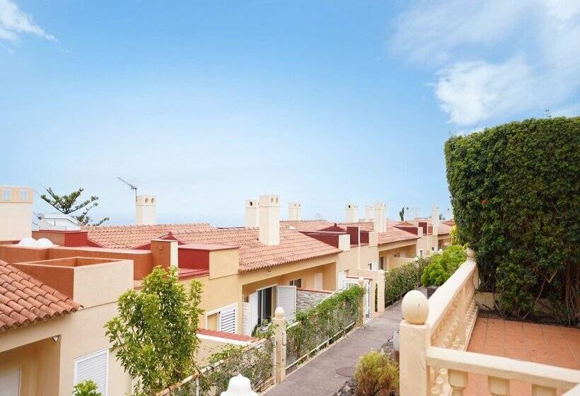 Coral La Quinta Park Suites