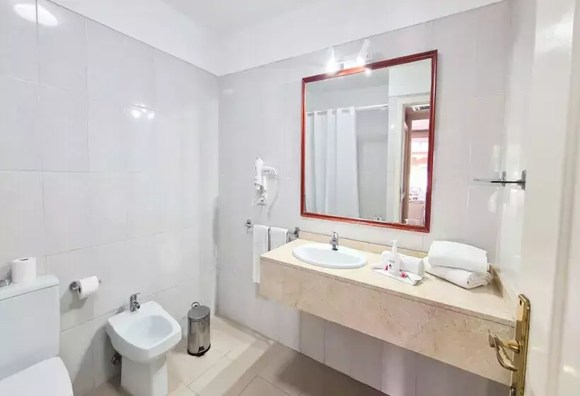 Coral La Quinta Park Suites